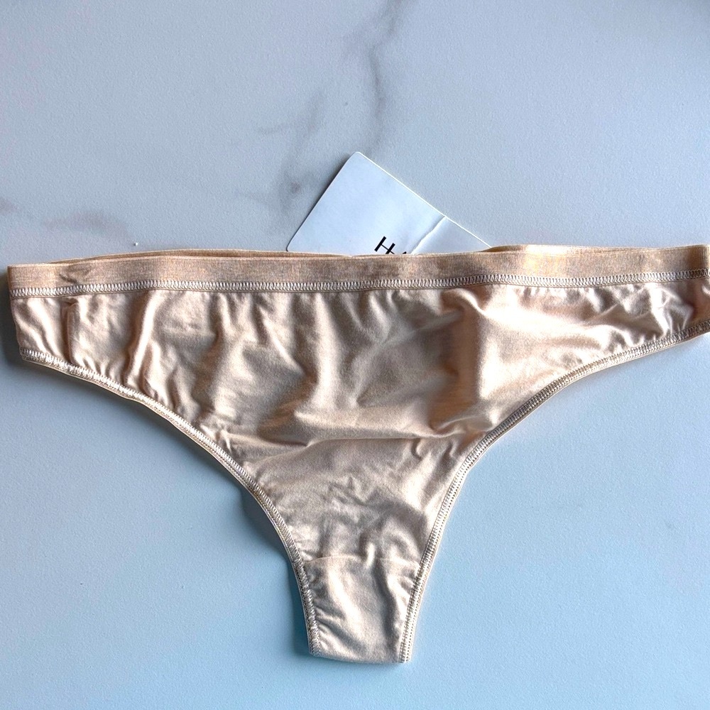 Hanro Satin cotton Thong in Light Beige